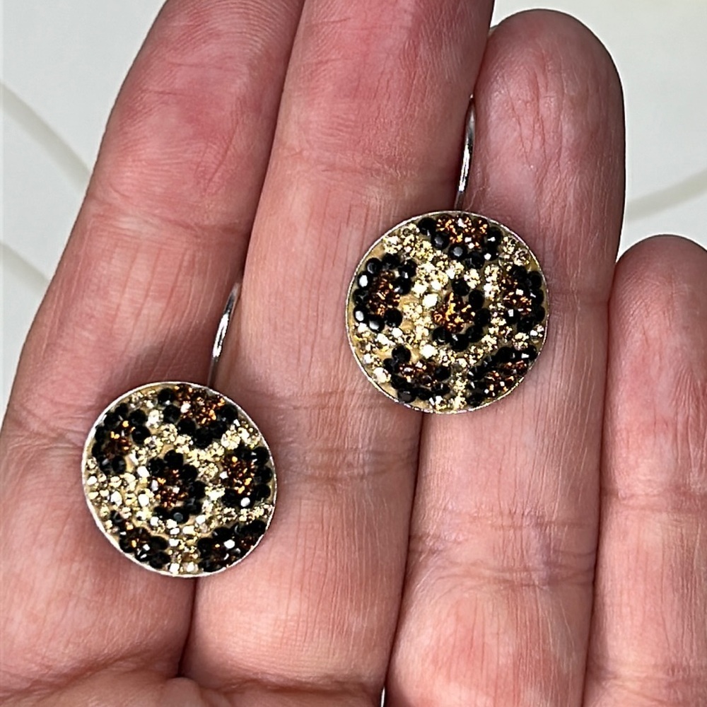 Elegant Leopard Print Earrings - Picture 2 of 4